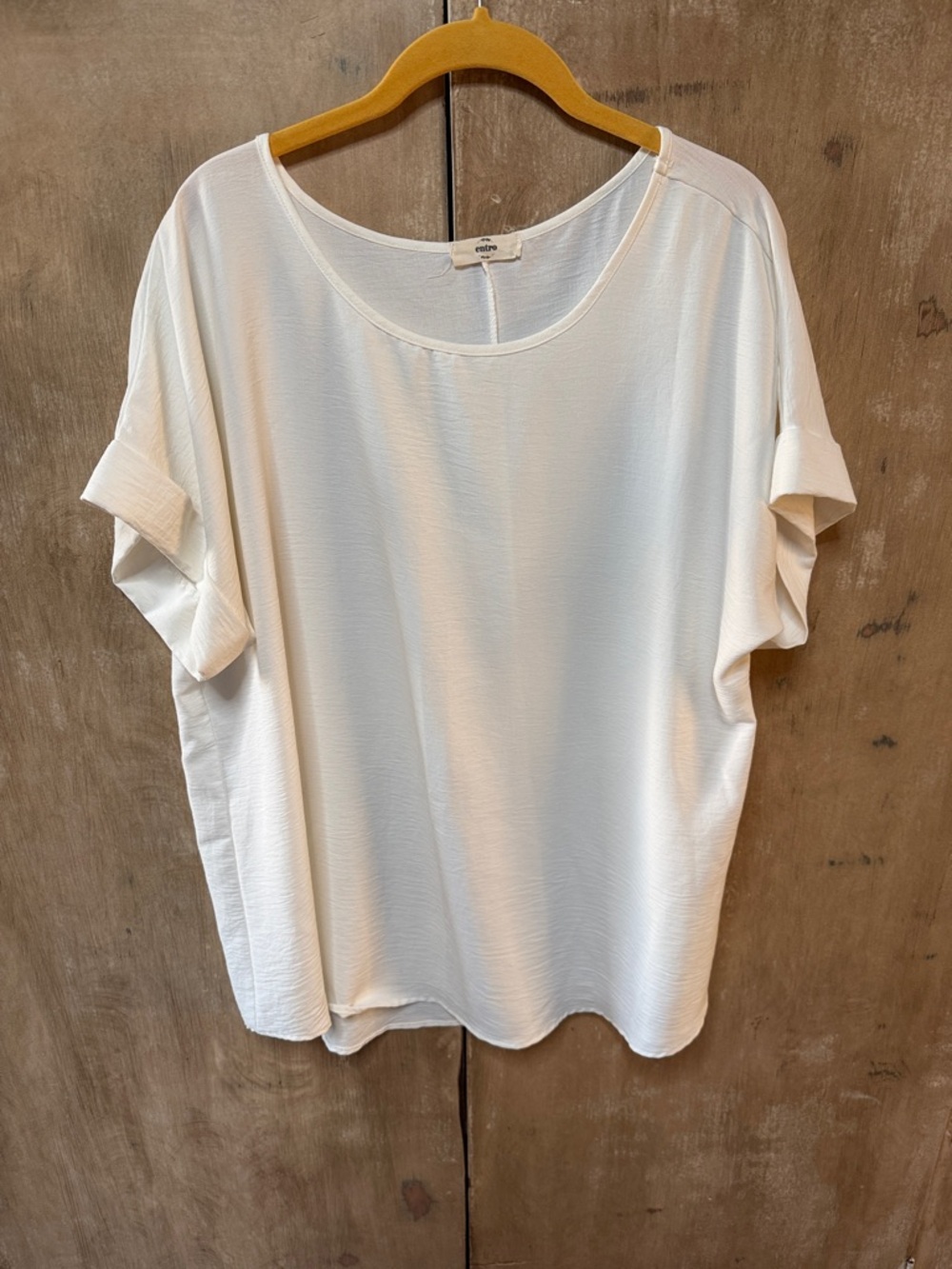 entro Cream Short Sleeve Scoop Neck Top